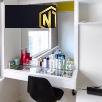 BÀN MAKEUP GẮN TƯỜNG AN TOÀN VÀ TIỆN LỢI